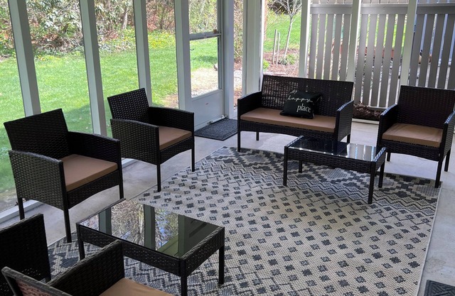 Welcoming 3-bedroom townhome in Tofftrees - only 2.5 miles to Beaver Stadium