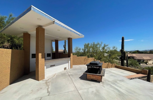 Welcoming 5-bedroom house with AC in sunny Phoenix