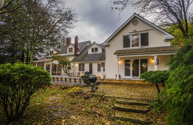 Welcoming, warm, cozy but expansive 1800s Farmhouse with 21st century amenities!