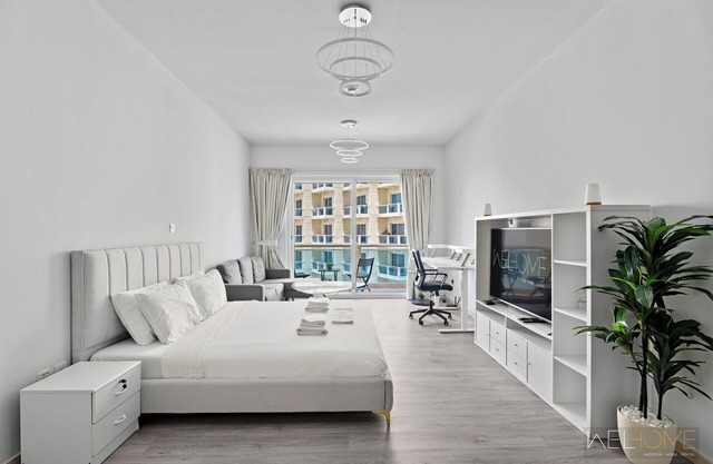 WelHome - Greenery Apt for Modern Studio in Production City