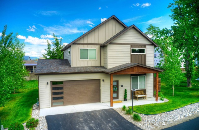Well-appointed cottage with Gallatin River access