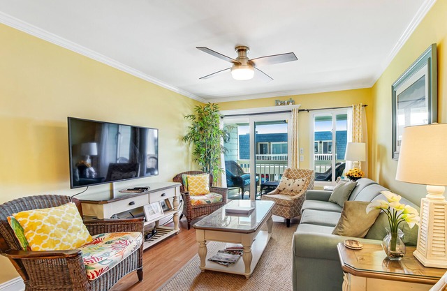 Well-appointed villa w/community pool, ocean view, free WiFi