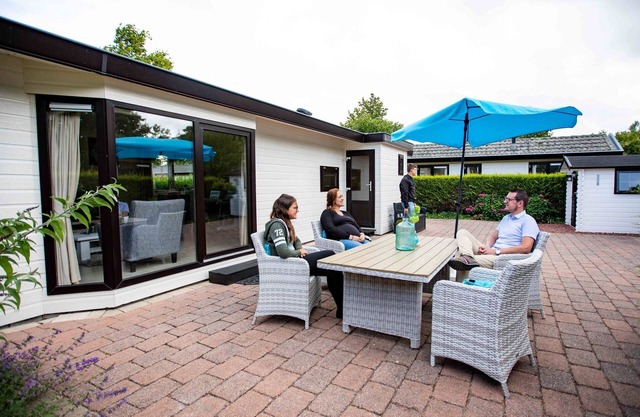 Well-kept chalet with dishwasher, in Noordwijk
