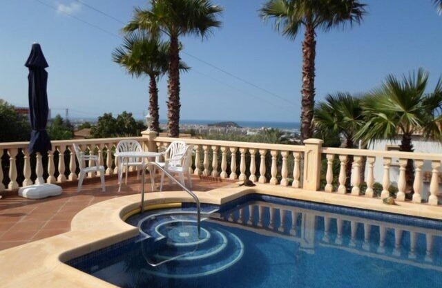 Well-kept vacation home with fantastic views of the sea & the bay of Denia