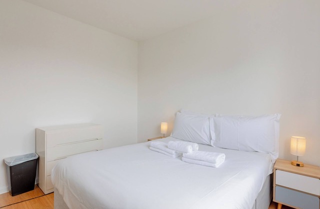 Well-located 3BD Flat with Private Balcony