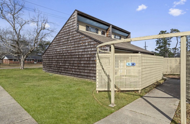 Well-Located Cozy Townhouse Retreat
