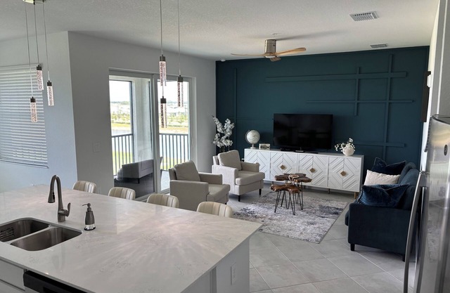 WELLEN GOLF & COUNTRY CLUB GATAWAY nIn a Modern Style 2 bd Condo