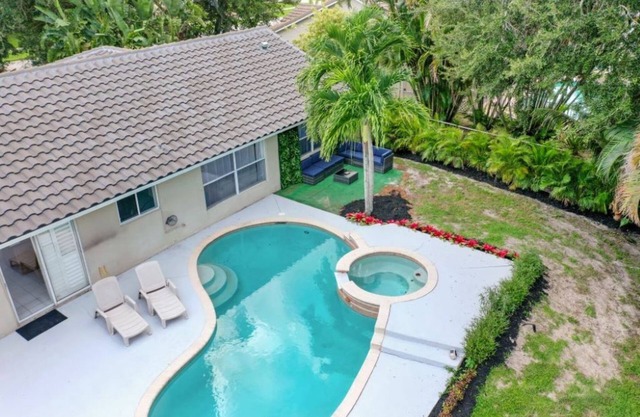 Wellington Cozy House with Private Pool