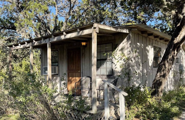 West 1077 Guest Ranch - Juniper Cabin 13