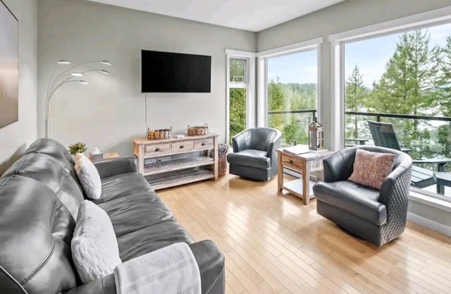 West Coast Retreat East Sooke with Hot Tub!