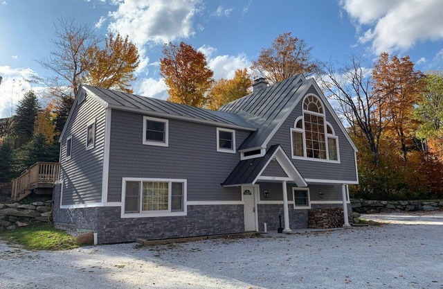 West Park Chalet at Killington: Great for Groups! Hot tub, games, discounted ski rentals.