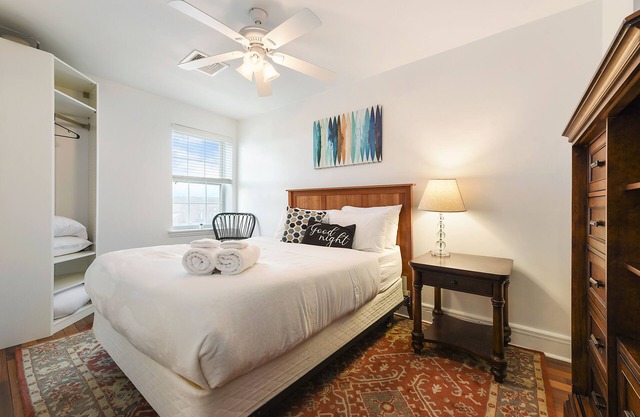 ♥West Penn Hospital★ 5★Location ♛Queen Bed~Parking-Elevator-Central Location