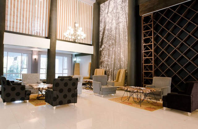 West Wood Hotel