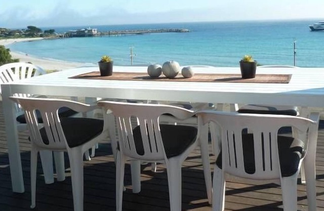 Western's Rest, Penneshaw, exceptional position, views and amenities, free wifi