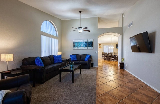 Westgate Vacation Rental/Walk To State Farm Stadium/Relax in Spa!