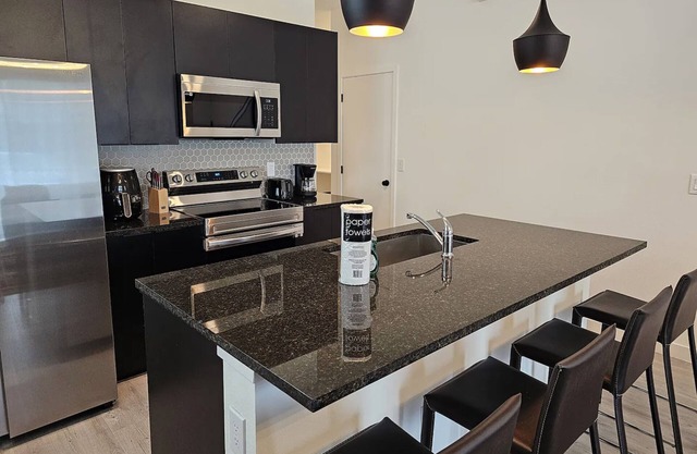 Westside New Townhome at The Hub 15 min from Disney