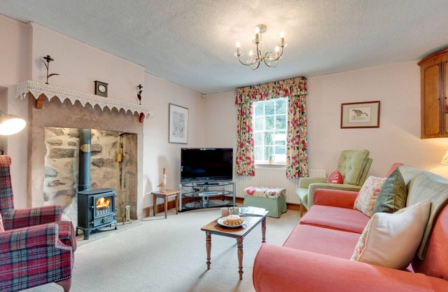 Wharf - Two Bedroom House, Sleeps 4