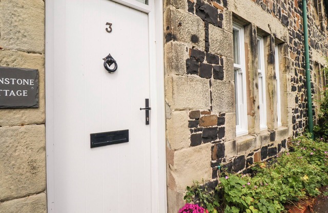 WHINSTONE (BAMBURGH), pet friendly, with a garden in Bamburgh