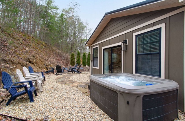 Whiskey Barrel w/Hot Tub, Arcade Game & Fire Pit!