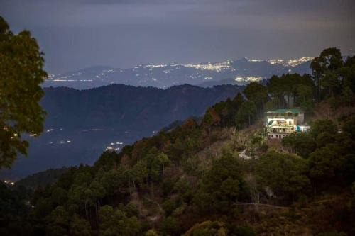 Whispering Woods Homestay Kasauli !