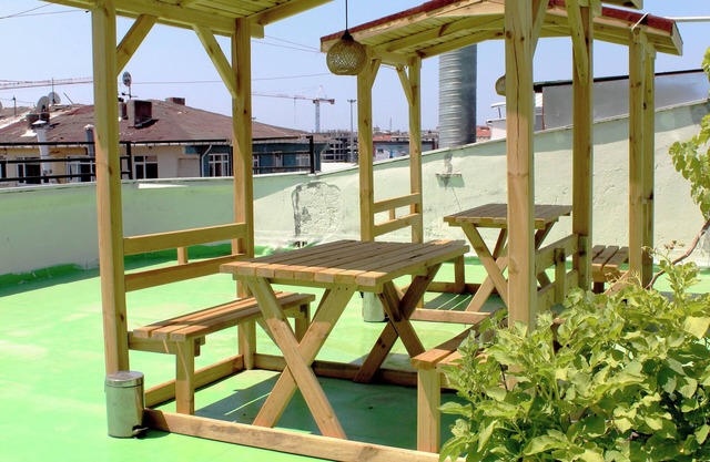 White Crown Apartman ve Yaşam Merkezi