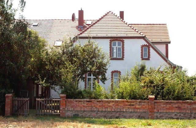 White Garden Living in the historic farmhouse