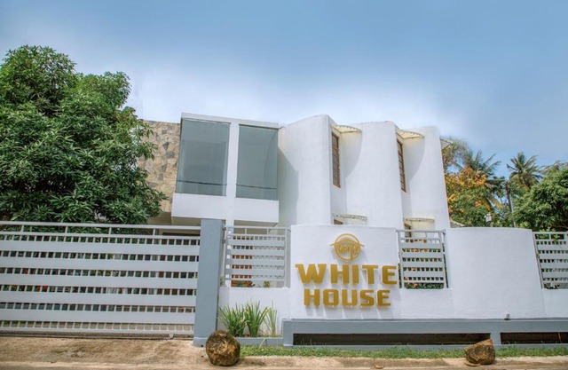 White House Hotel Mirissa