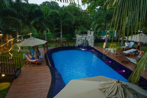 White Land City Hotel