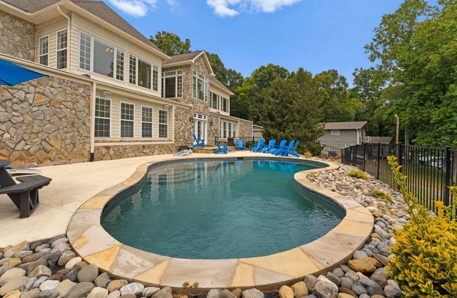 Whitetail Cove by AvantStay | Lakefront w/Pool + Private Dock | Sleeps 20
