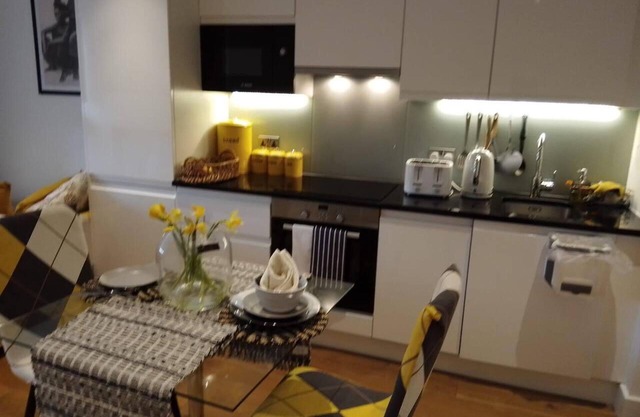 Whole Apartment 5mins to East Croydon & Concierge