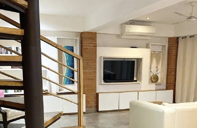 Whole House with Private Pool- Short Drive to Beaches!
