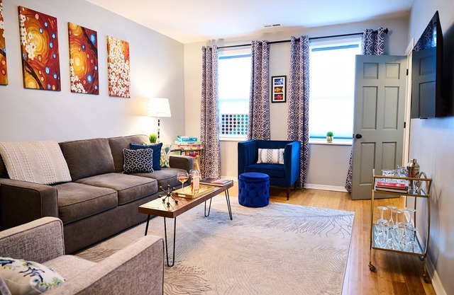 Wicker Park 2-Bdrm Last Minute Deal 95.00 Oct 29-31 near Downtown and Salt Shed