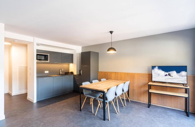 Wifi, 200m from resort center, fitness, swimming pool, sauna, hammam, tv, ski locker, 30m²