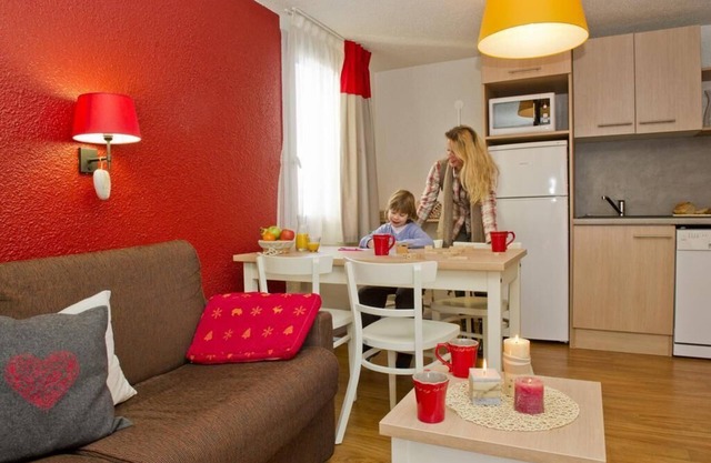 Wifi, 200m from ski slopes, parking, tv, ski locker, 30m², Montchavin La Plagne