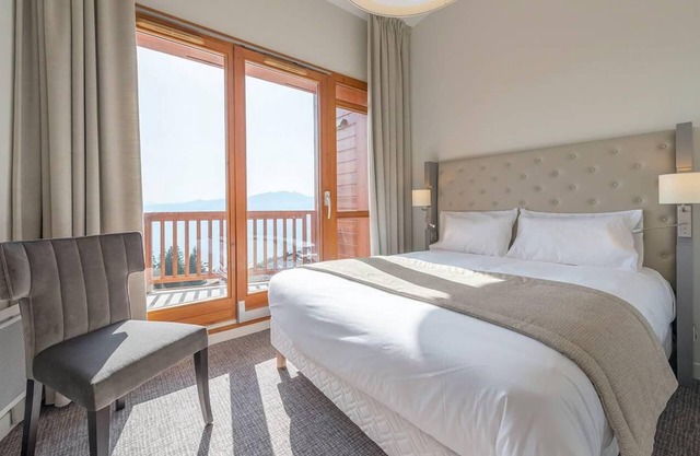 Wifi, 300m from shops, swimming pool, sauna, hammam, balcony, tv, ski locker, 55m², Les Arcs