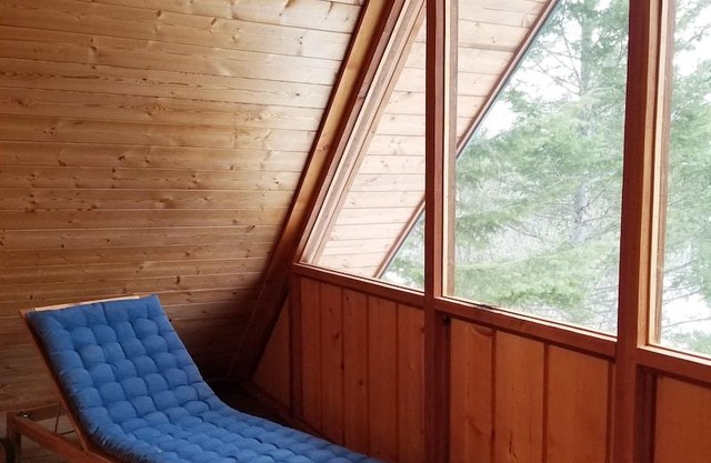 Wild Rose Cabin ~ 10 Min from the Larch Hills Nordic Ski Trails