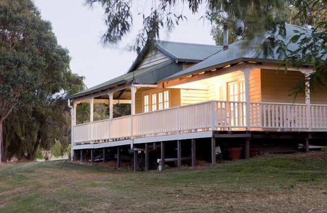 Wildwood Brook Cottage - Stunning views with large entertaining deck