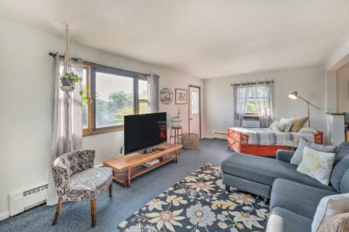 Williams Bay Getaway with Geneva Lake Views!