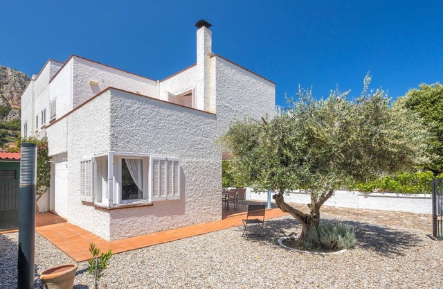 Winahost House Estartit with Private Garden