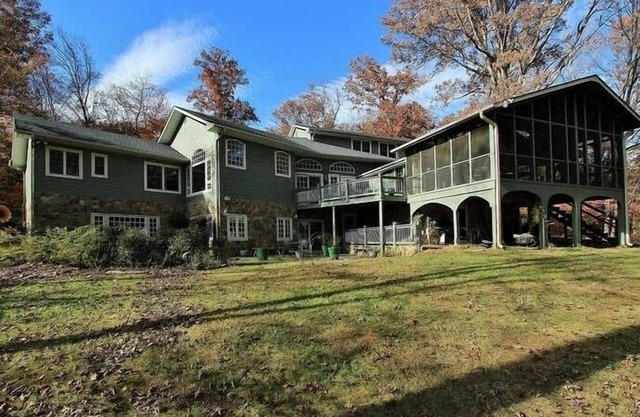 Wind Family Compound-Best LARGE Rental on SML! 8000sq feet!
