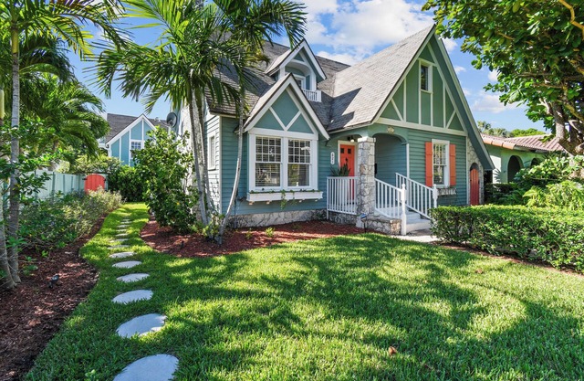 Windsor Cottage - A Quaint Historic Retreat Close to Golf, Beach & Downtown
