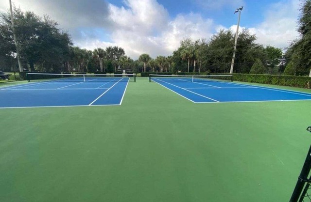 Windsor Hills Getaway: 3br, Pool, Near Disney 3 Bedroom Townhouse