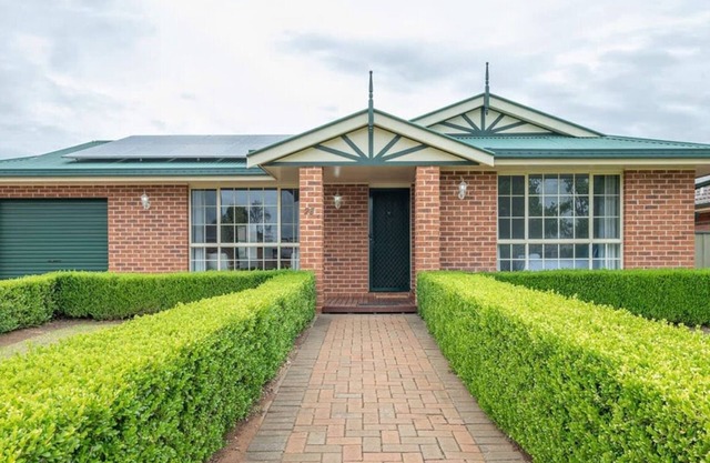 Windsor - Large Entertaining Area, Family Retreat