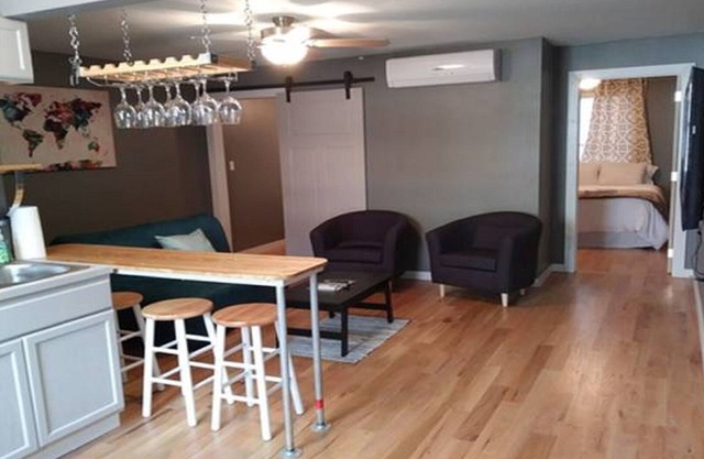 Wine Alley West Suite