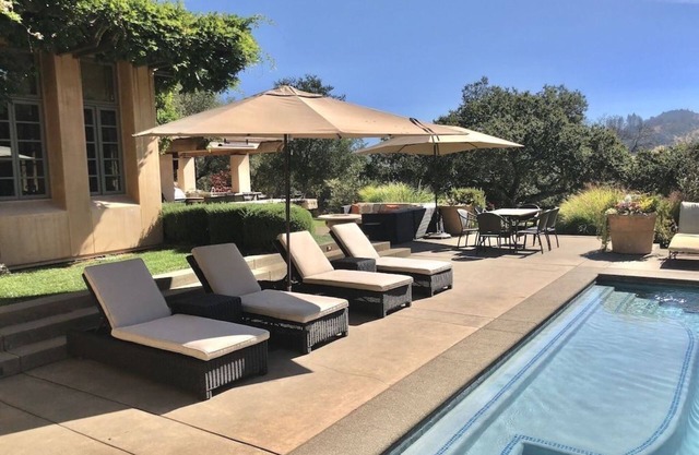 Wine Country Villa and Vineyard with Pool & Hot Tub