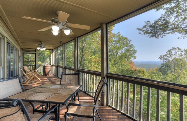 Wine Down Cottage - Mountain Views, Sip Wine Fireside, Watch Netflix & Play Golf