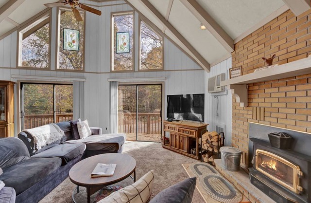 Winter Deals! Near Skiing w/Community Amenities + Game Room & Dogs Welcome