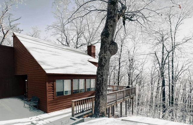 Wintergreen Resort Cabin by Skiing, Tubing & More!