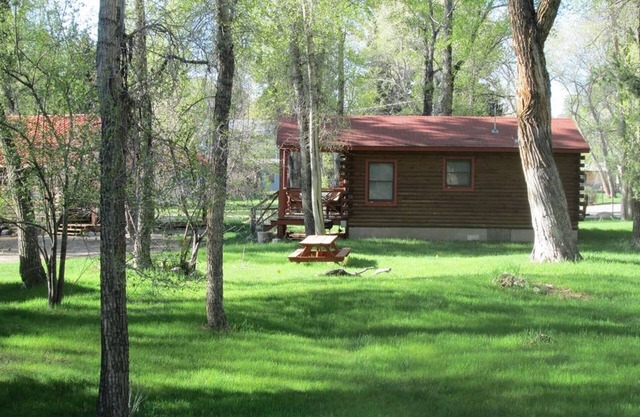 Wintersong Cabin #4 near Main St Skiing & Hot Spgs. Ask about last minute deals?
