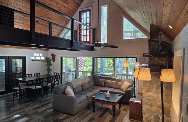 Withlacoochee Riverside Retreat near Rainbow & Crystal Rivers sleeps 16 5br 4ba